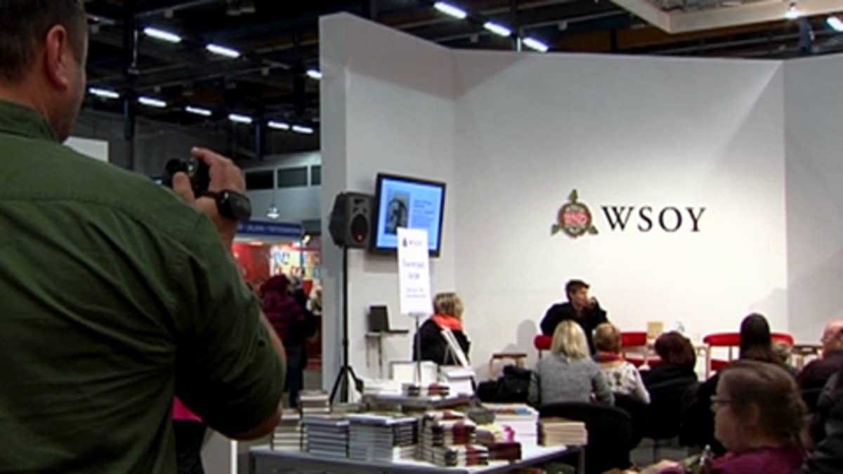 WSOY:n osasto Helsingin kirjamessuilla Messukeskuksessa.