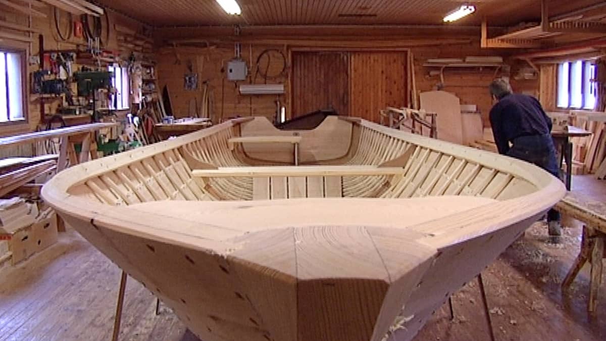 puuvene valmisteilla