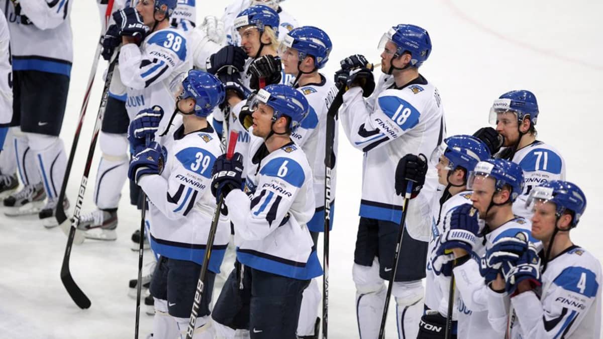 Leijonat vakavina ottelun jälkeen.