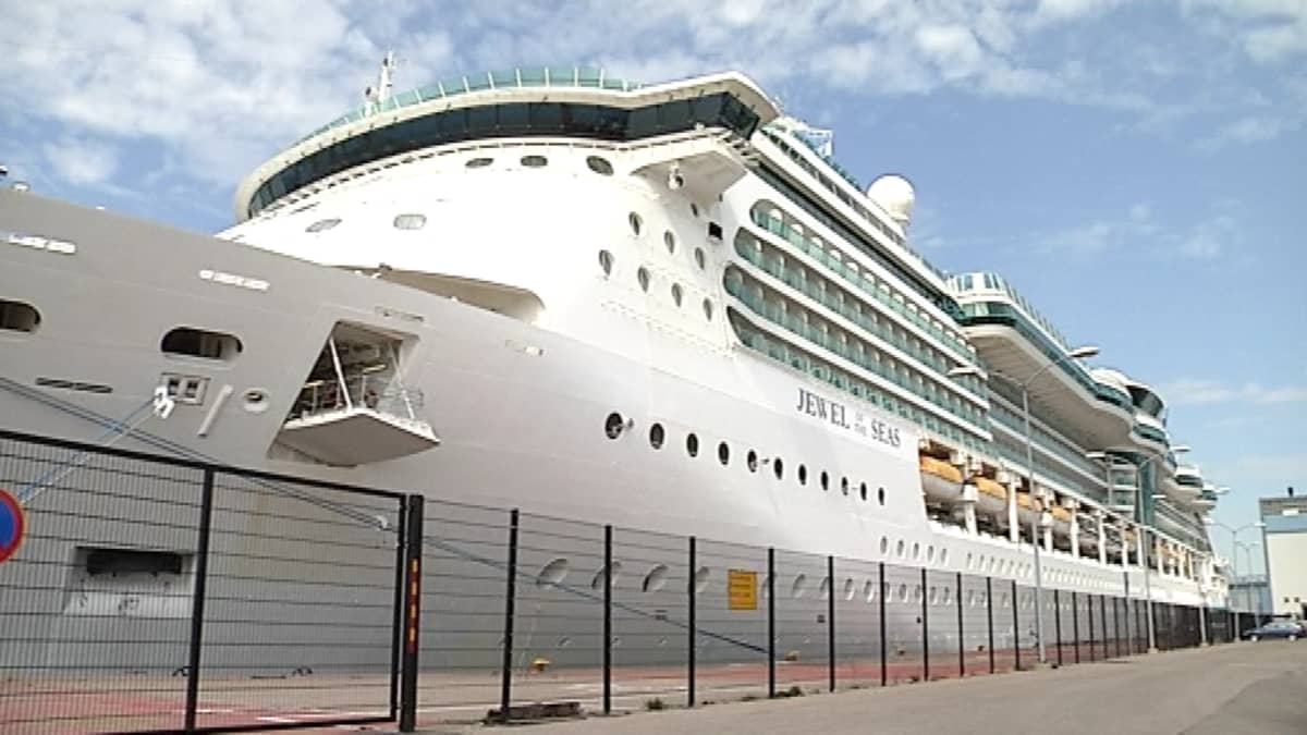 Jewel of the Seas saapui ensimmäisten risteilyalusten joukossa Helsinkiin.