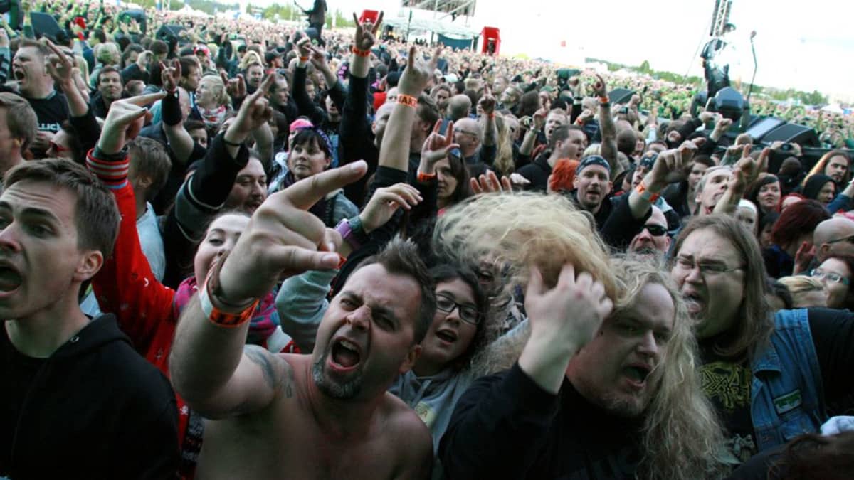 Metallican yleisöä Sonisphere-festivaaleilla.
