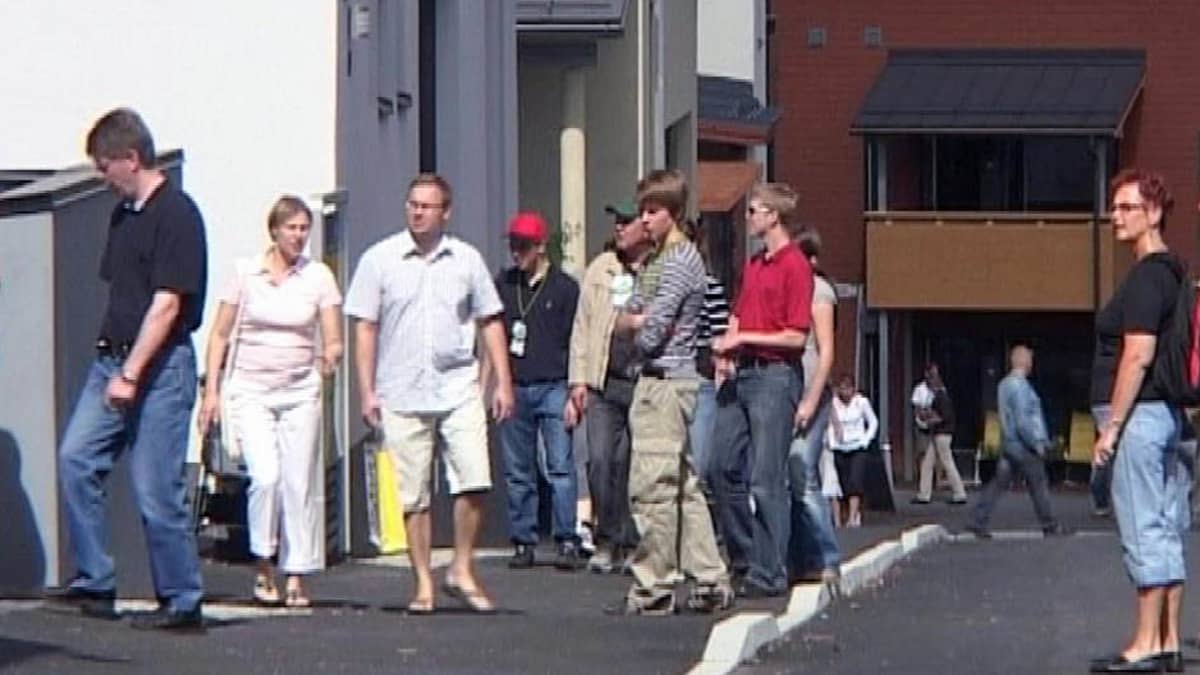 Hämeenlinnan asuntomessuilla yleisöä vuonna 2007