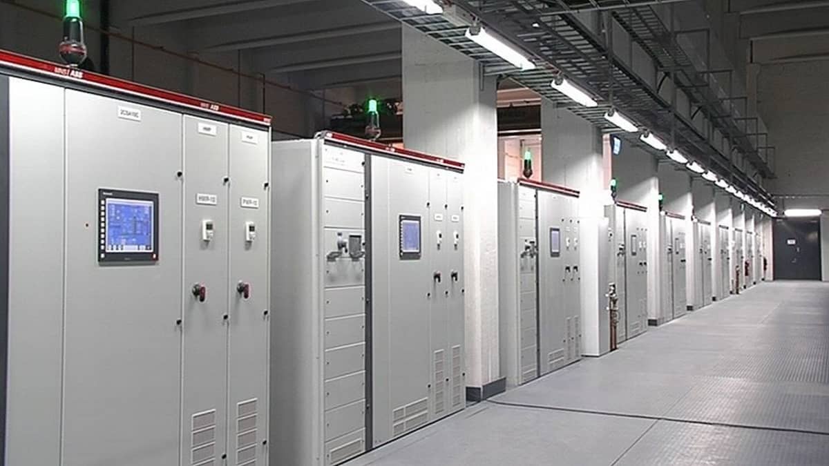 Googlen palvelinkeskuksen laitteistoa Summan vanhassa tehtaassa Haminassa.