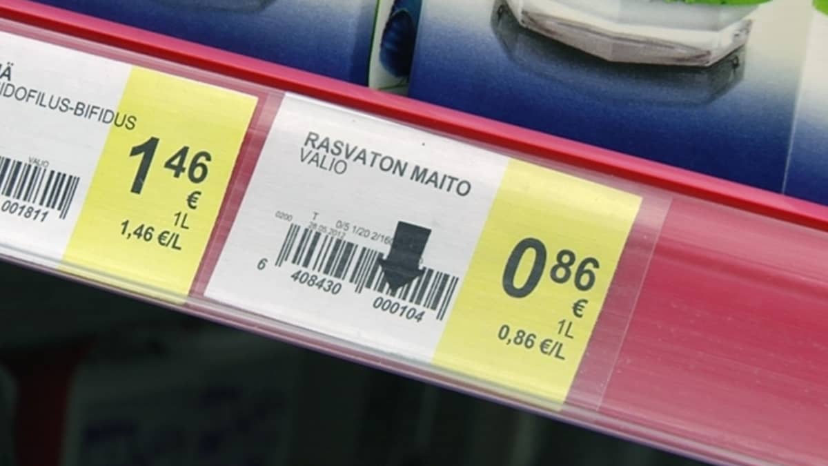 Valion rasvattoman maidon hintalappu ruokakaupassa.