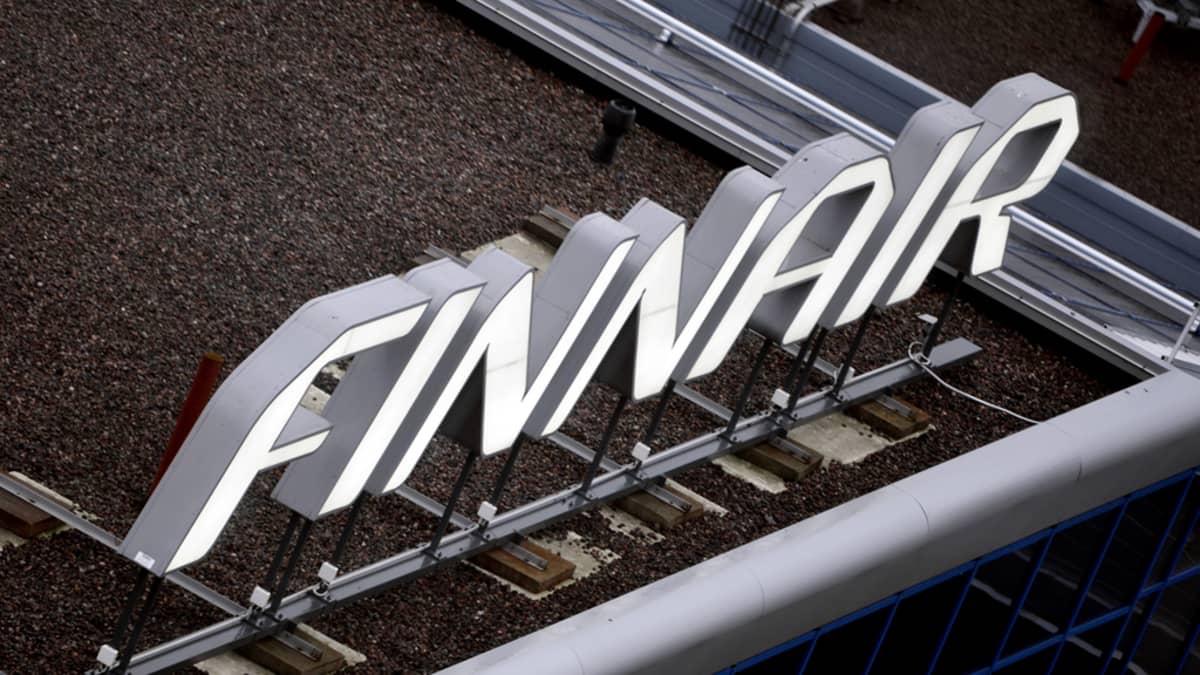 Finnairin logo Helsinki-Vantaan lentoasemalla.
