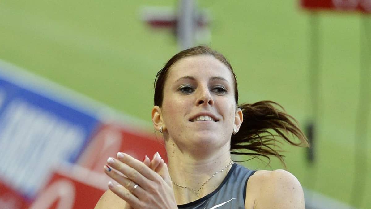Tsekin Zuzana Hejnová saapuu maaliin 400 metrin aitojen kilpailussa.