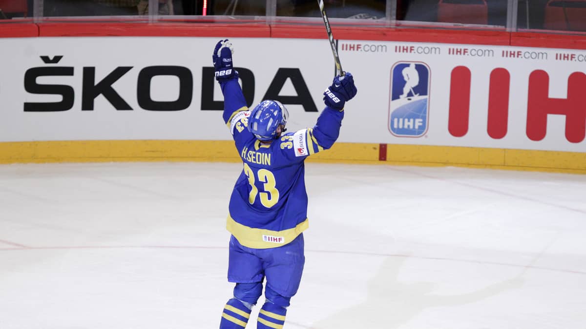 Henrik Sedin tuulettaa.