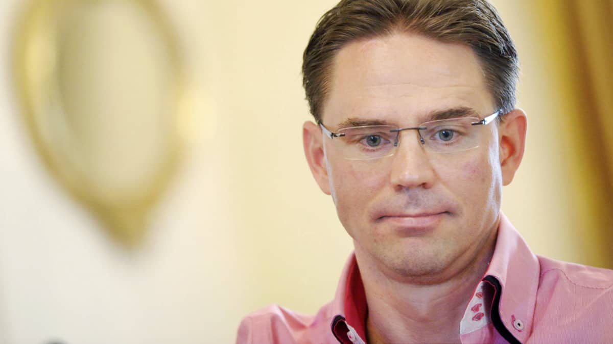 Jyrki Katainen Ylen Radio Suomen pääministerin haastattelutunnilla Helsingin Kesärannassa. 