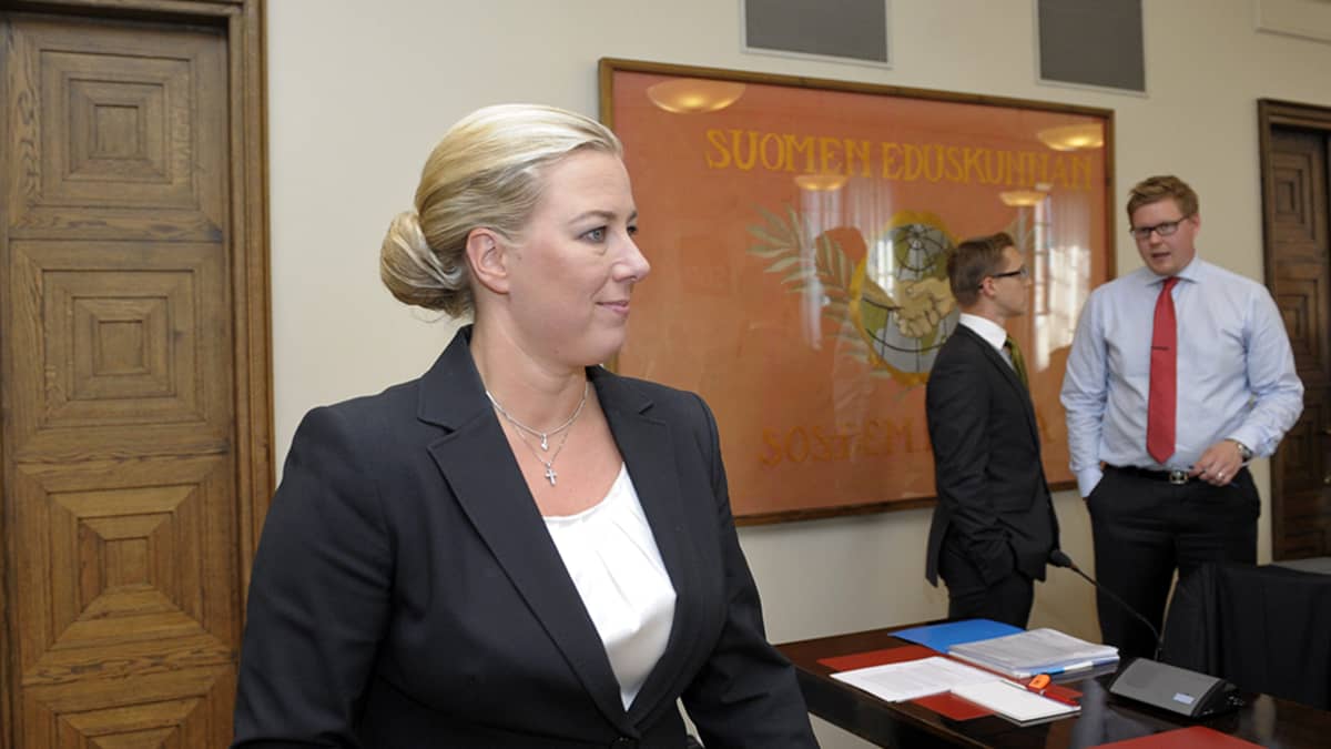  Valtiovarainministeri Jutta Urpilainen eduskuntaryhmän kokouksessa 29. elokuuta 