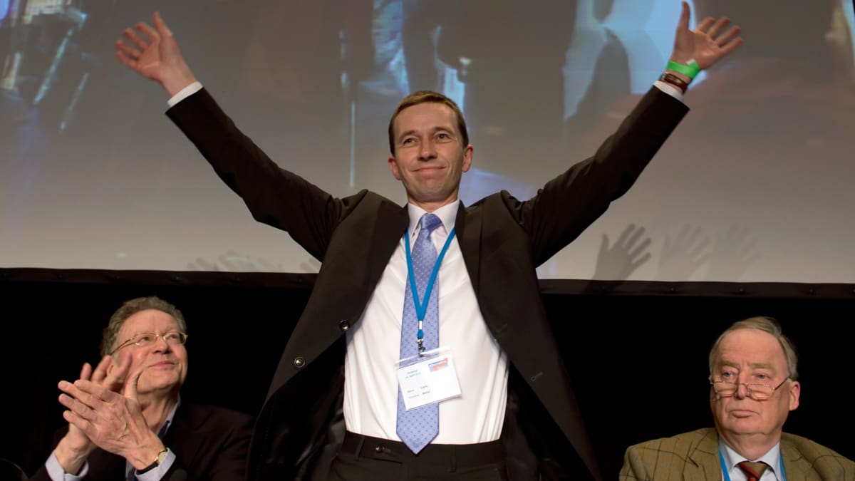 Bernd Lucke valittiin uuden eurokriittisen puolueen puheenjohtajaksi 14. huhtikuuta 2013.