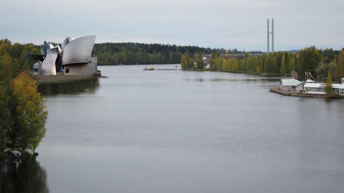 Guggenheim sovitettiin havainnekuvassa Heinolaan järvimaisemaan. 