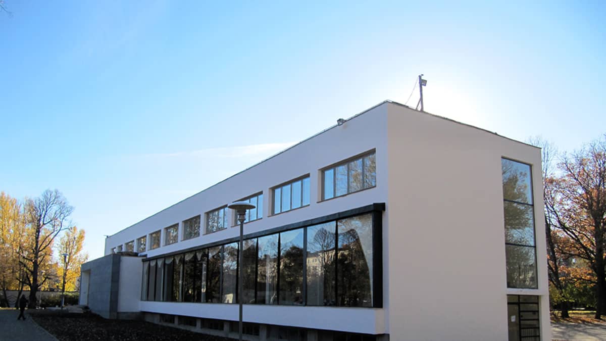Viipurin Alvar Aalto -kirjaston julkisivu.