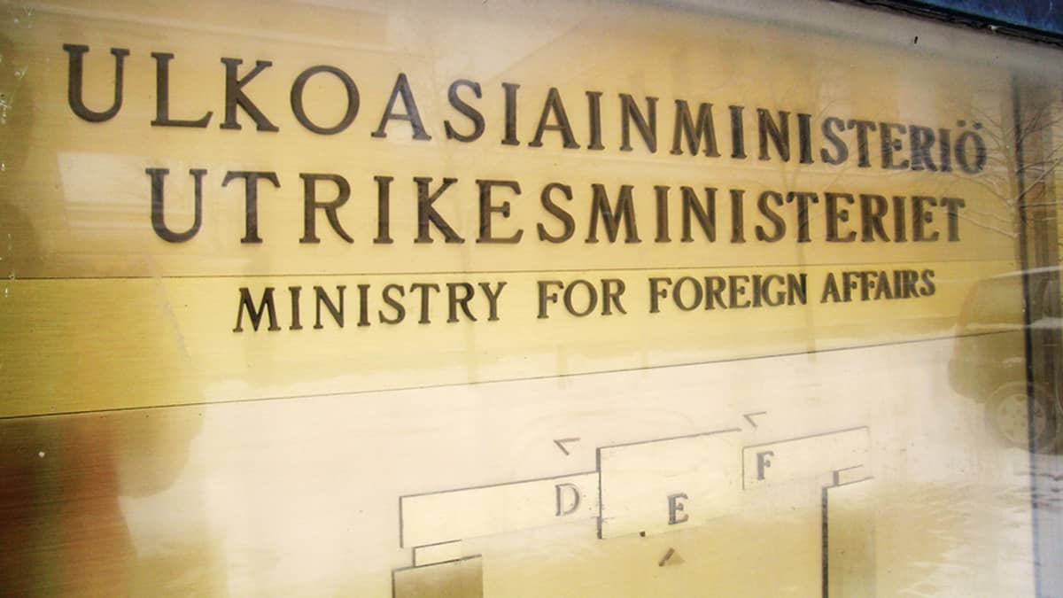 Ulkoasiainministeriön nimikilpi.