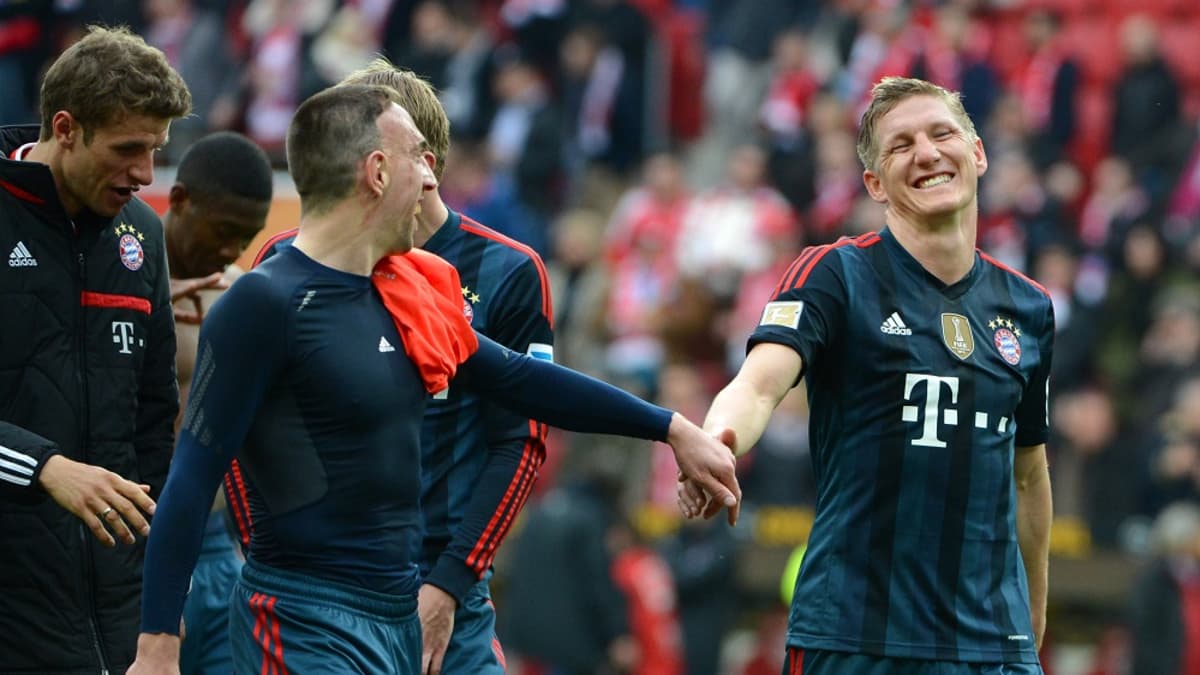 Frank Ribery ja Bastian Schweinsteiger juhlivat Bayern Münchenin maalia