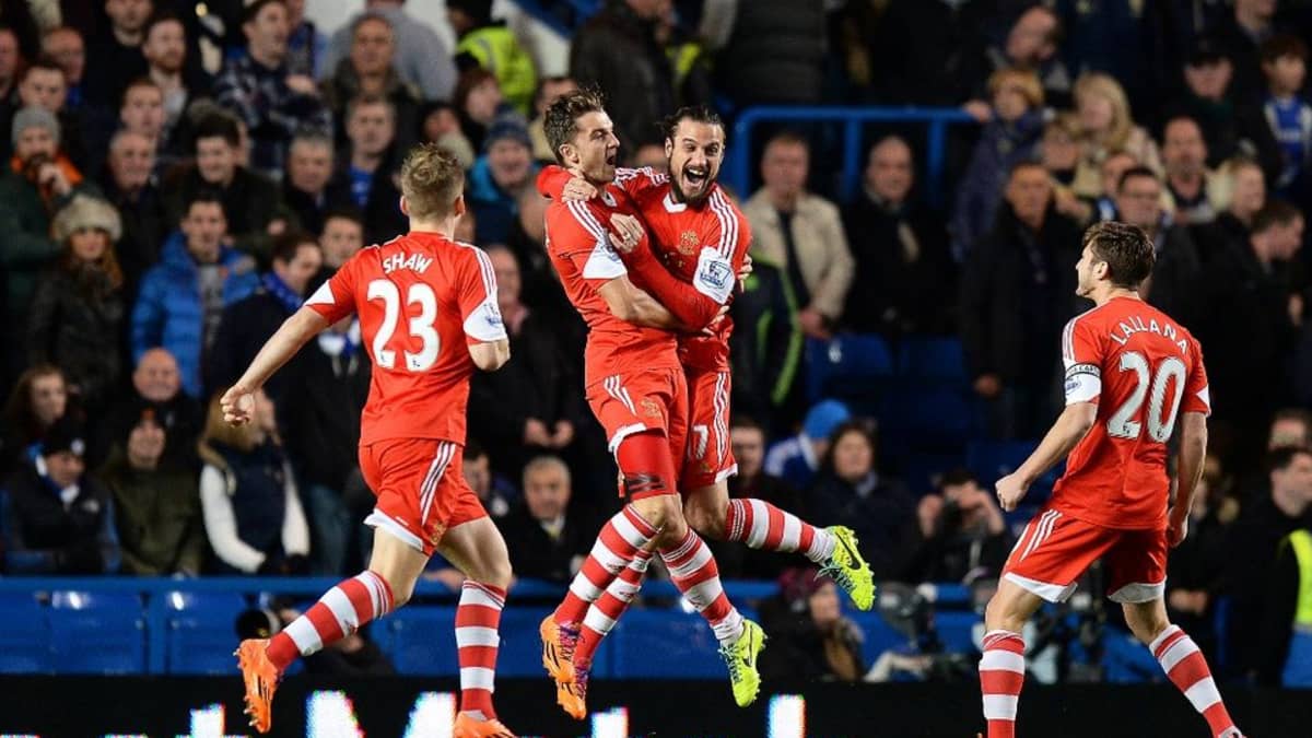 Southamptonin pelaajat juhlivat maalia.