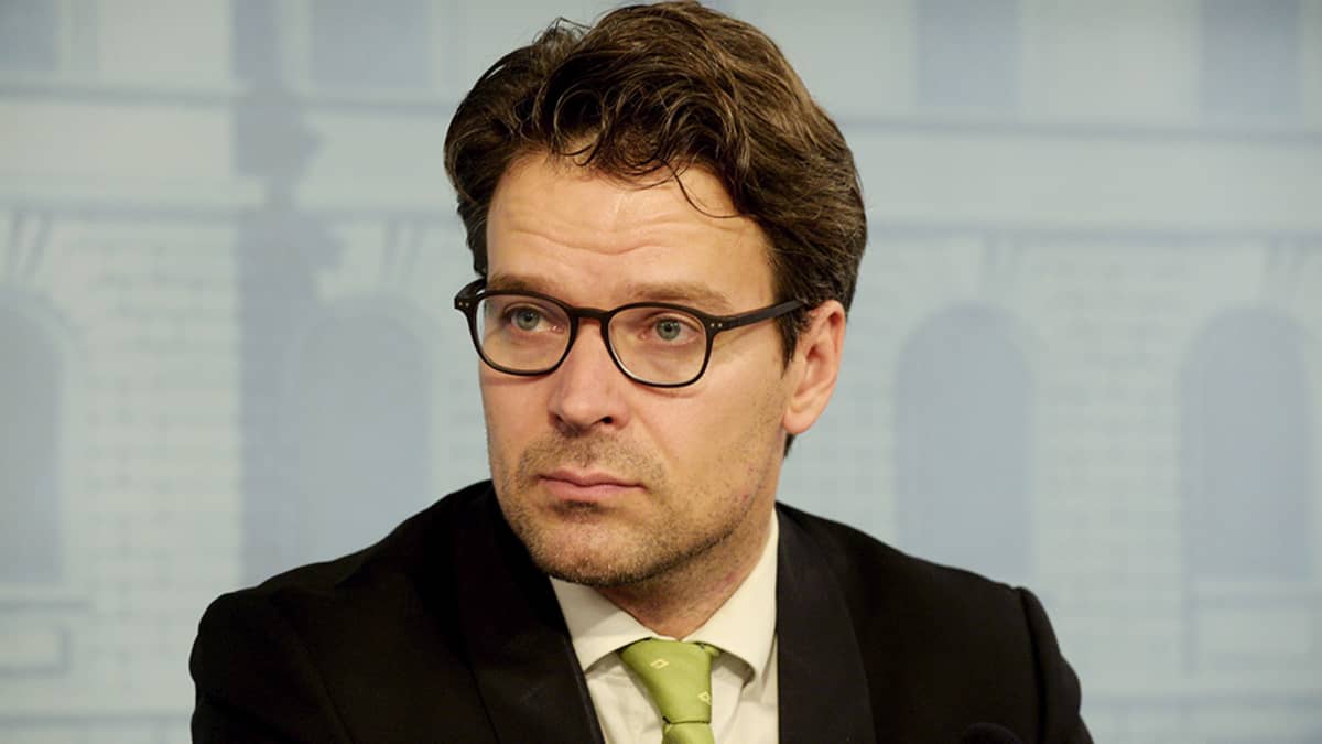Ympäristöministeri Ville Niinistö budjettineuvottelujen lopputiedotustilaisuudessa valtioneuvoston linnassa Helsingissä torstaina 28. elokuuta.