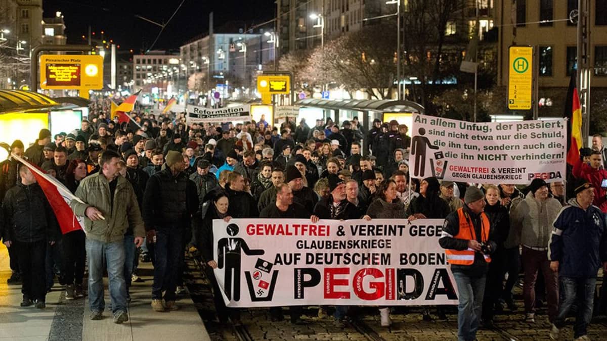 Islamivastainen mielenosoitus Dresdenissä 12. tammikuuta.