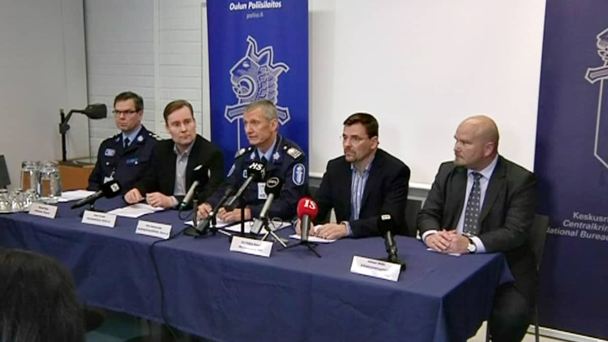 Poliisi. Mauno Repo, Petri Savela, Arto , Ari-Pekka Kouva ja Juhani Mäki.