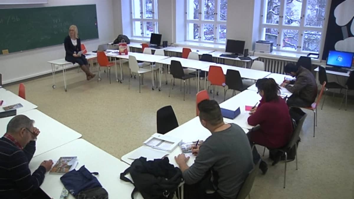 Suomen kielen opiskelijoita Vanajaveden Opistossa