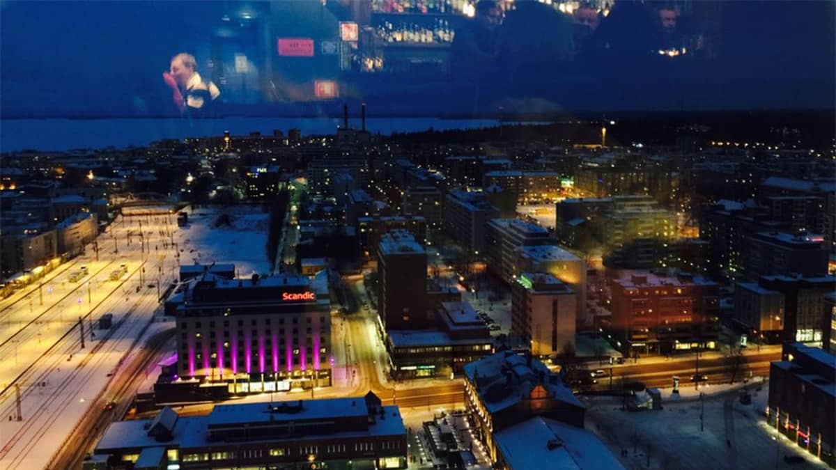 torni-hotelllin yläbaarista näkee kauas