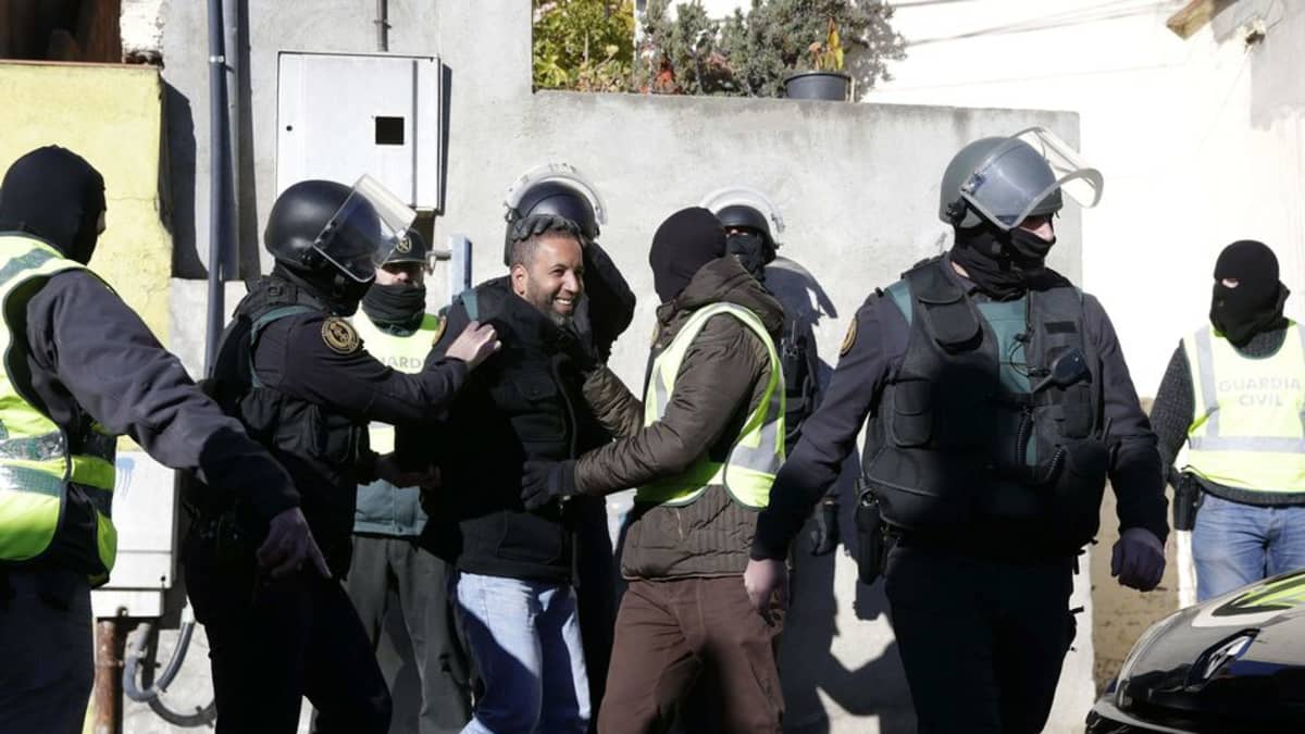 Espanjan poliisi pidätti tiistaina neljä epäiltyä Isis-järjestön värvääjää