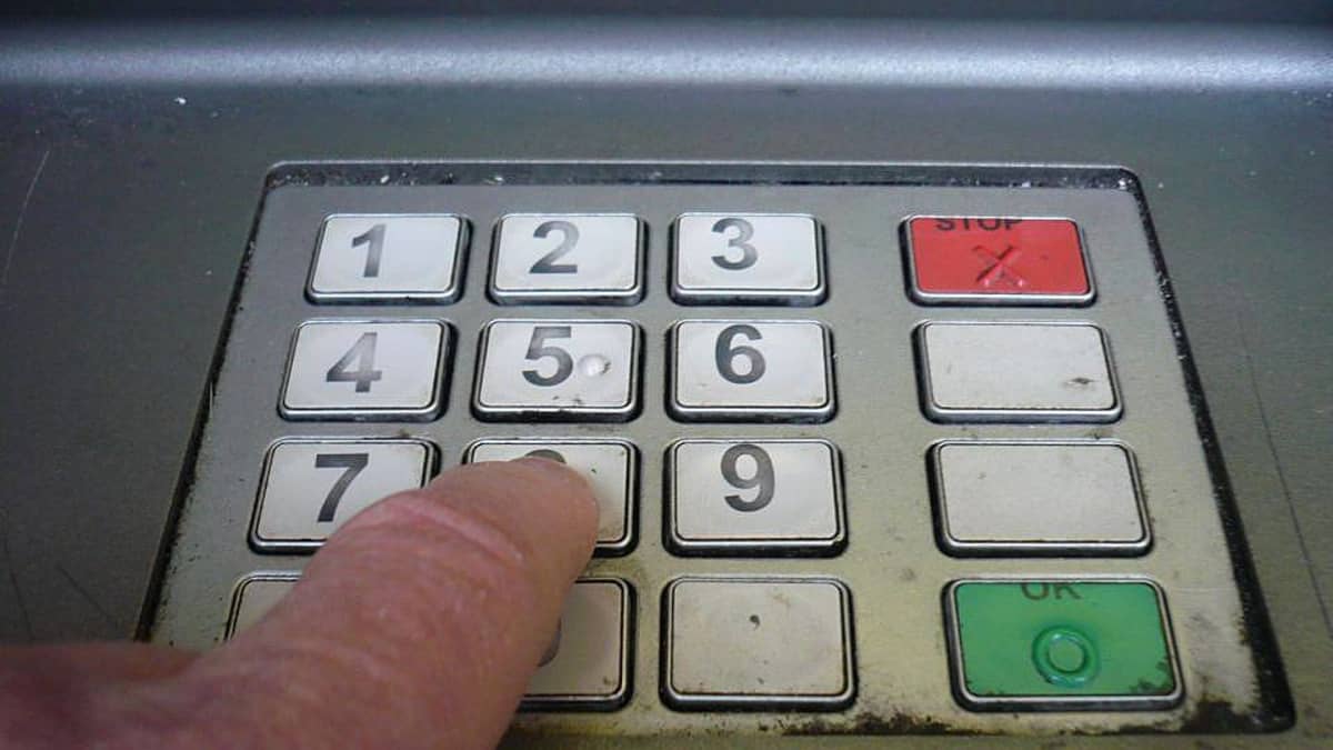 pankkiautomaatin näppäimet
