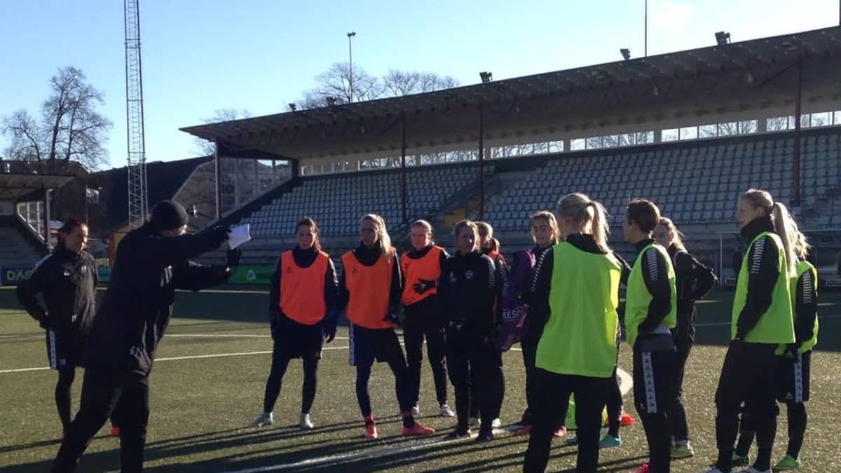 FC Rosengård harjoituksissaan Malmössä