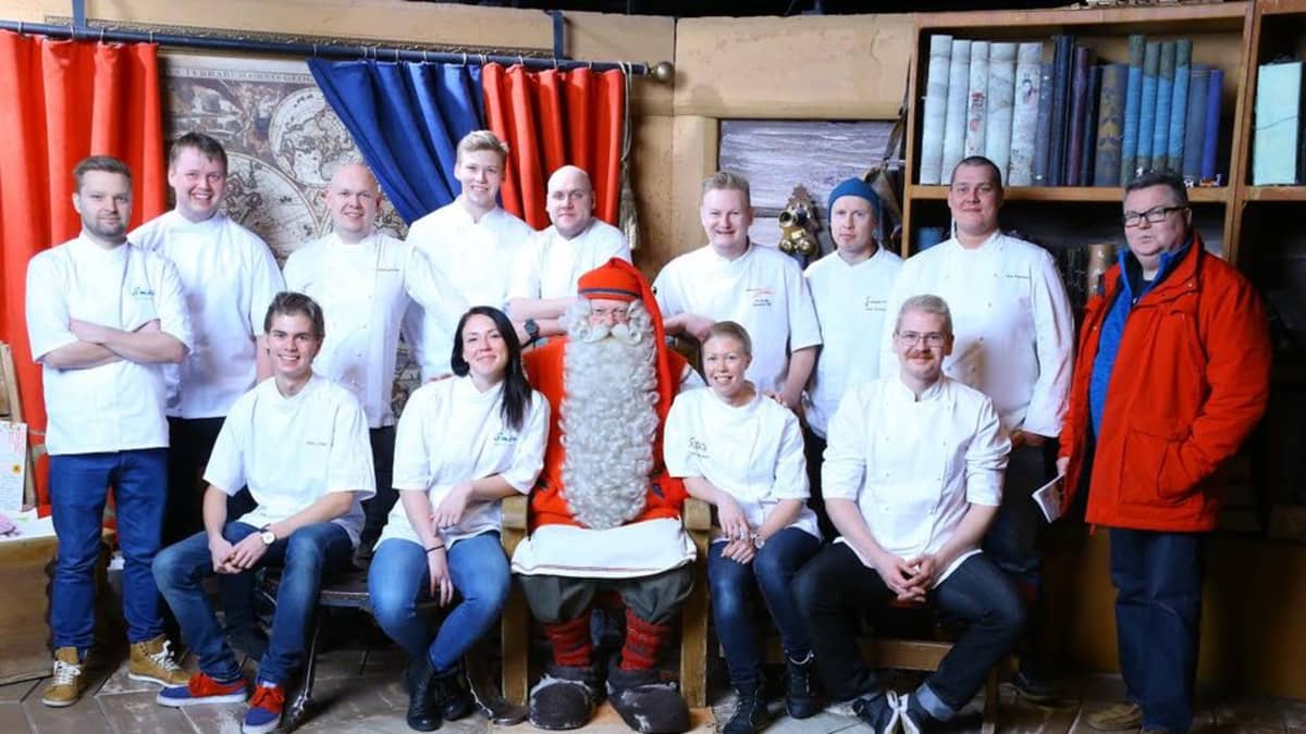 Porokokkifinalistit tapasivat Rovaniemen kuuluisimman asukkaan Joulupukin Kammarissa Napapiirillä.