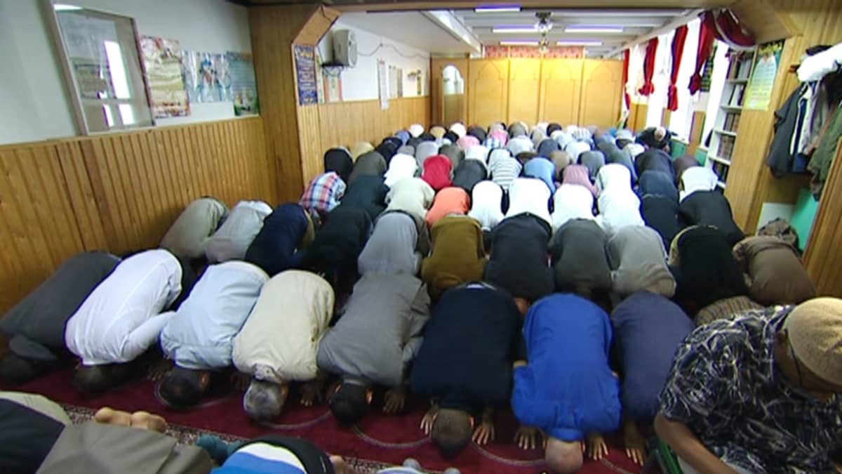 Rukoushetki moskeijassa Helsingissä