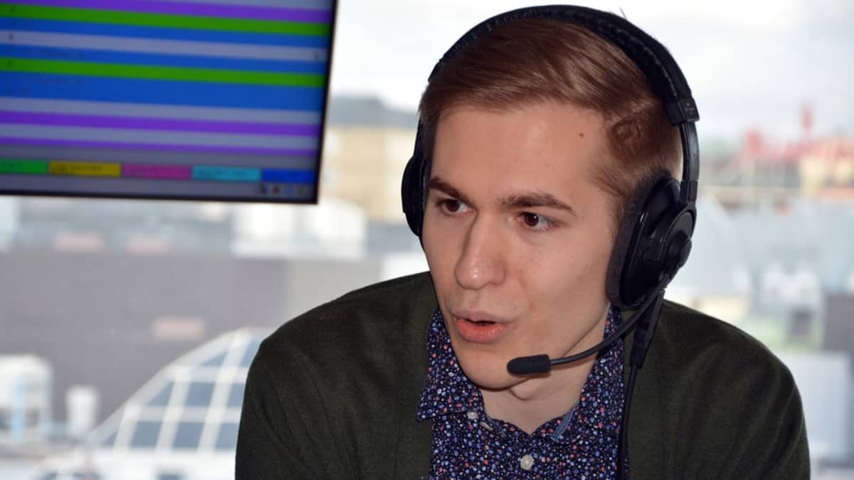 Hermanni Hyyryläinen puhui Turkua Ylen studiossa.