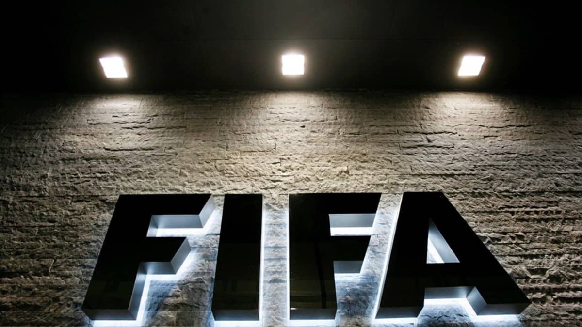 FIFA-teksti talon seinässä