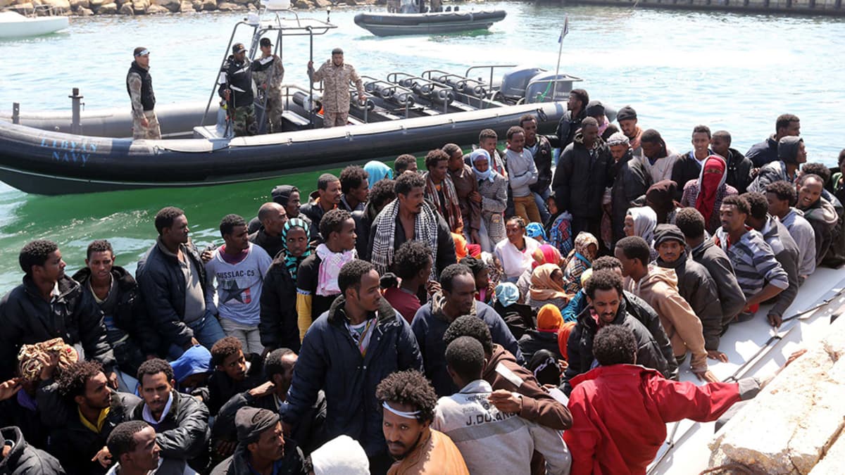 Libyan rannikkovartiosto keskeytti Garabullin kaupungista lähteneiden pakolaisten matkan ja vei heidät Tripoliin lauantaina.