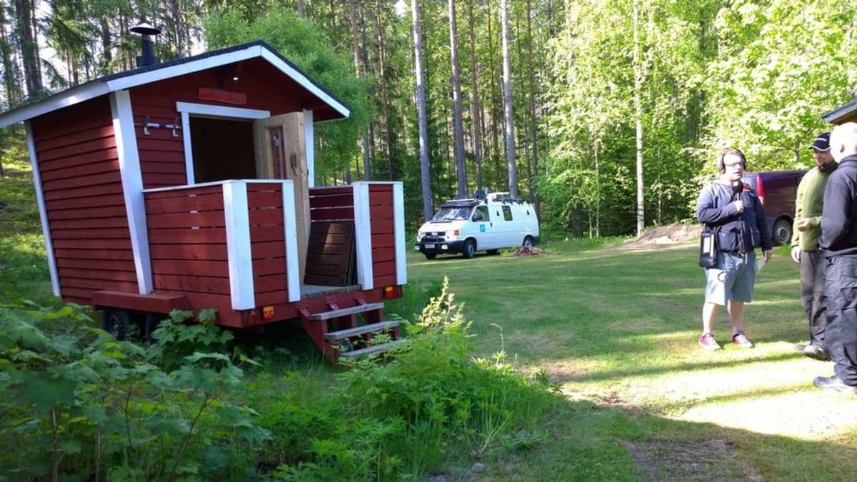 Lemillä on eksoottinen maitokoppisauna.
