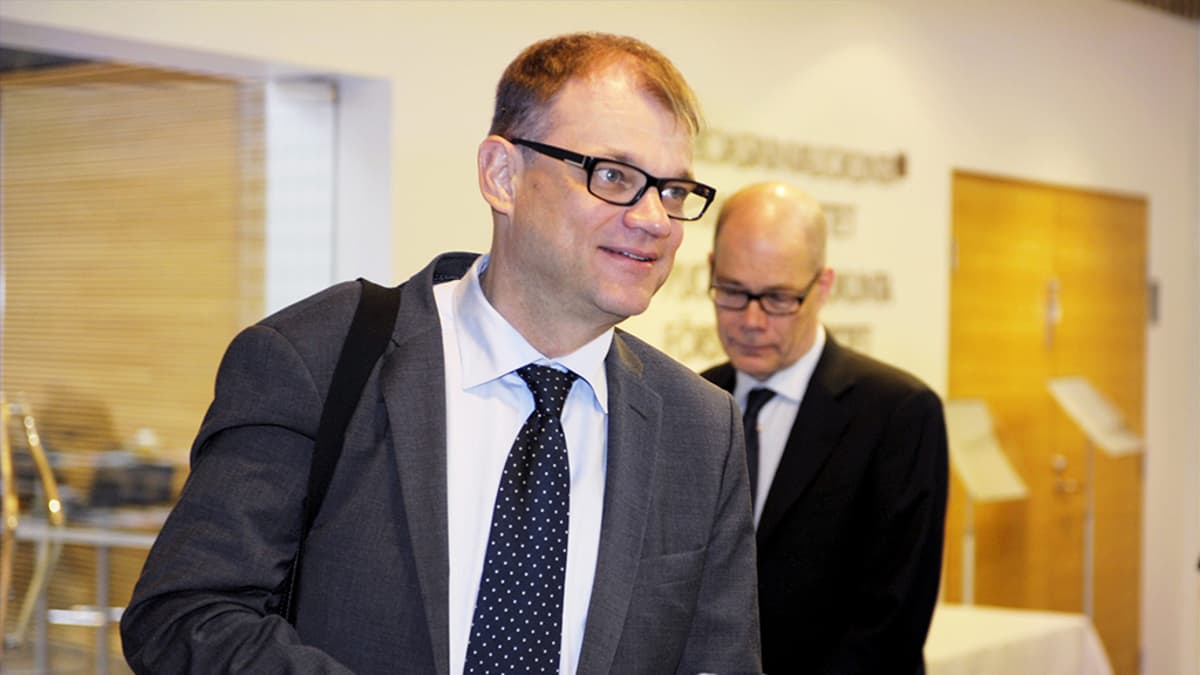 Pääministeri Juha Sipilä (kesk) saapuu Suureen valiokuntaan Helsingissä 16. heinäkuuta