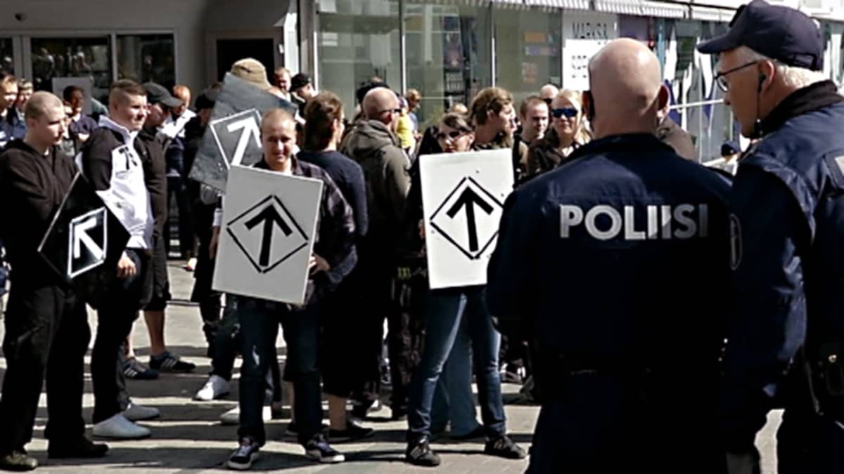 Äärioikeiston mielenosoitus Jyväskylässä 1.8.2015