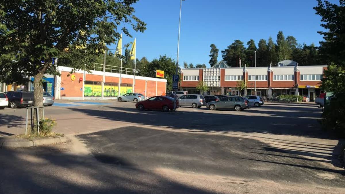 Karhuvuoren palvelukeskus, lähiö