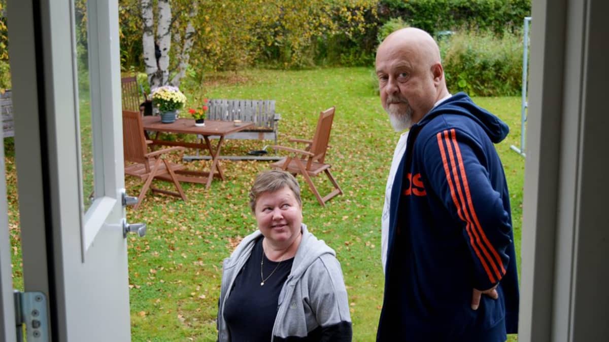 Tarja Rönkkö ja Osmo Heikkinen antavat mielenilmausulle kannatusta