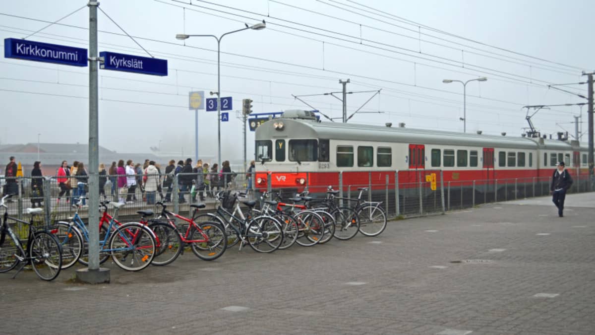 Y-juna Kirkkonummen asemalla