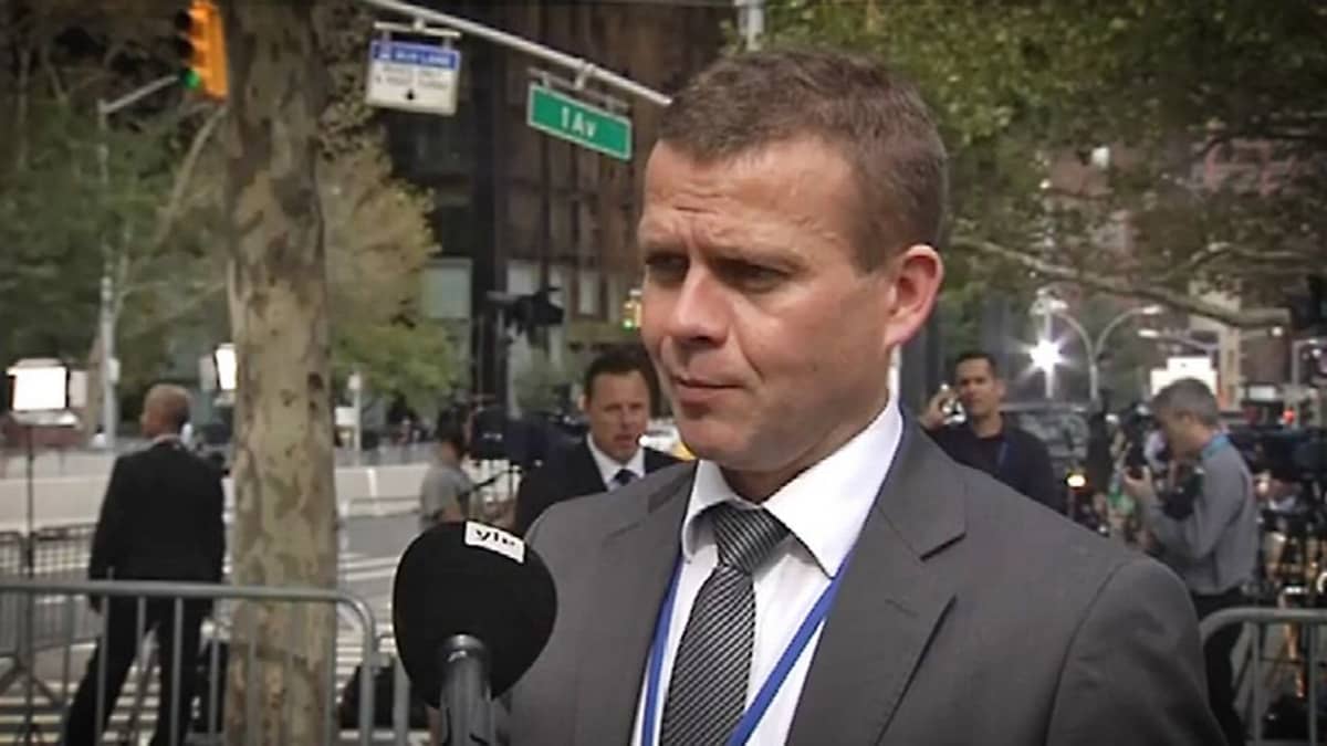 Petteri Orpo Pirkko Pöntisen haastateltavana New Yorkissa 29. syyskuuta 2015.
