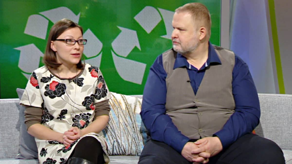 Kierrätyskeskuksen kehitysvastaava Pia Engström ja VTT:n tutkimusprofessori Ali Harlin.