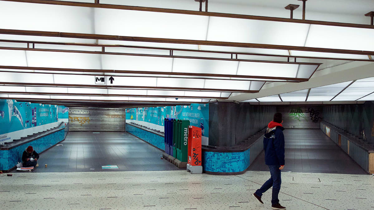 Tyhjä metrotunneli Brysselissä lauantaina.