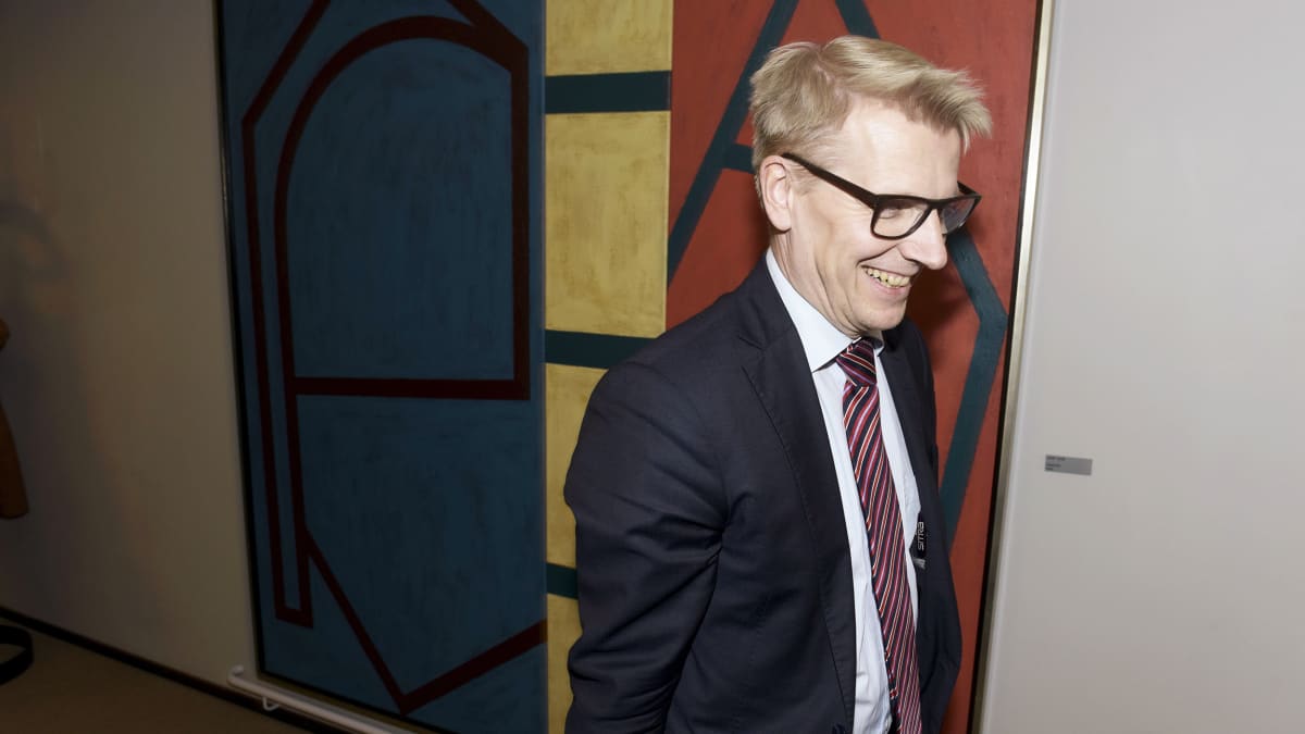 Maatalous- ja ympäristöministeri Kimmo Tiilikainen.