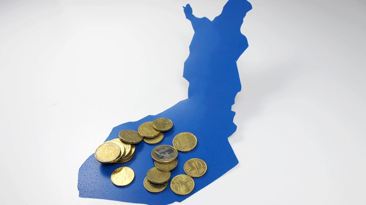 Suomen kartta jonka päällä kolikoita
