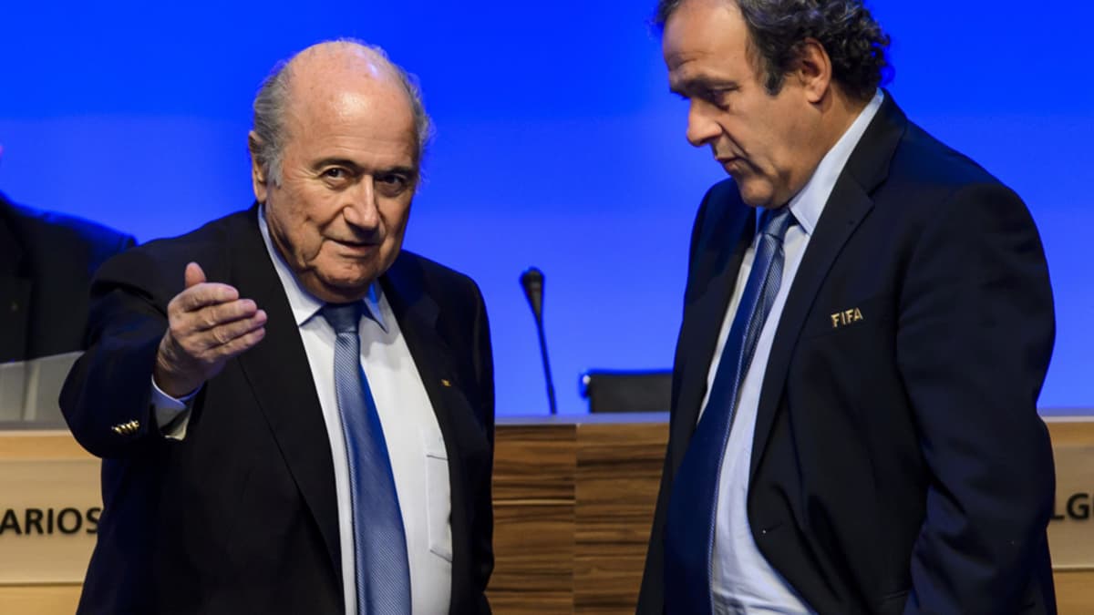 Sepp Blatter (vas.) ja Michel Platini