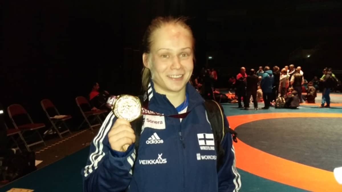 Petra Olli kuvassa