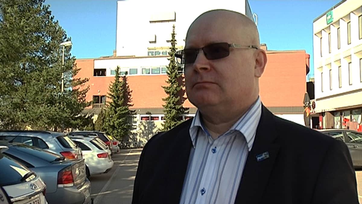 Oikeus- ja työministeri Jari Lindström.
