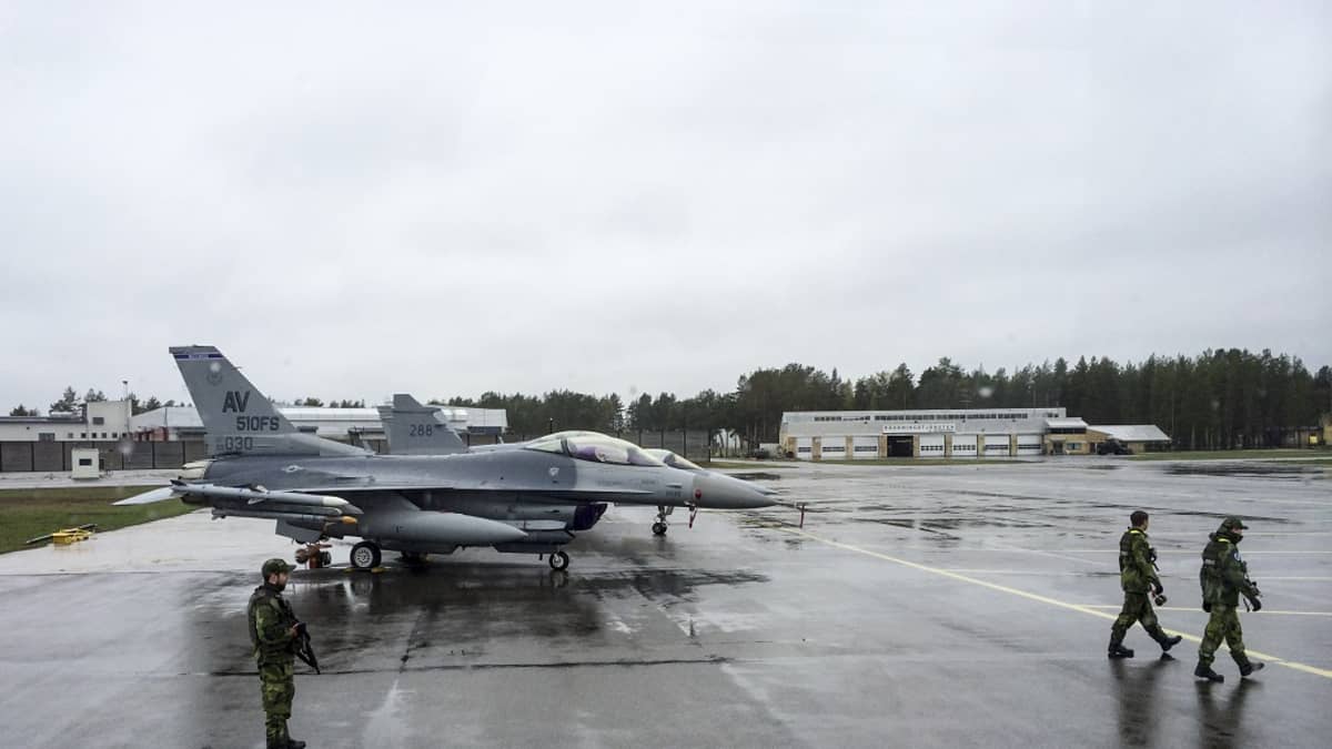 lentokoneita ruotsalaistukikohdassa
