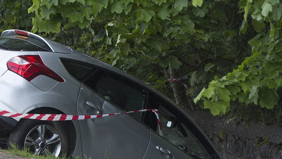 Kolaroitu auto.
