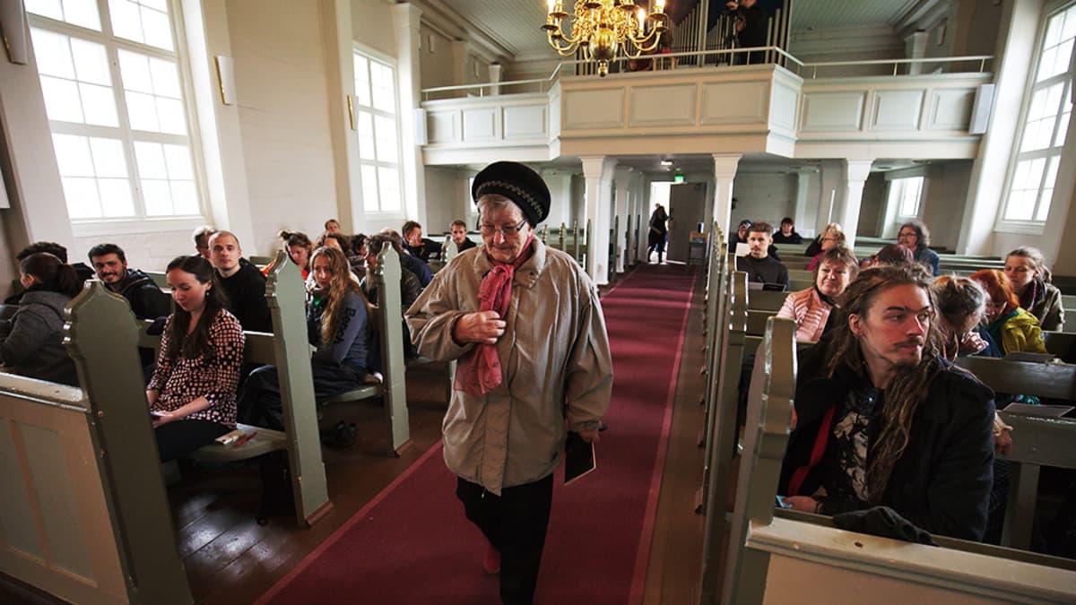 Hiljaisuus-festivaali kirkossa.