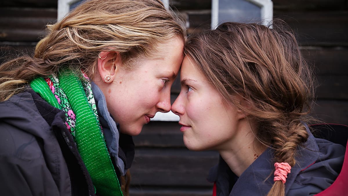 Viivi Roiha ja Sade Kamppila.